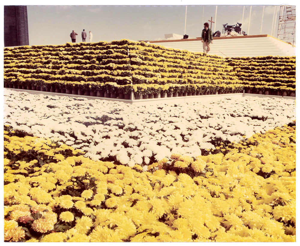 Adorning the 1979 Papal Diaz in Chicago's Grant Park